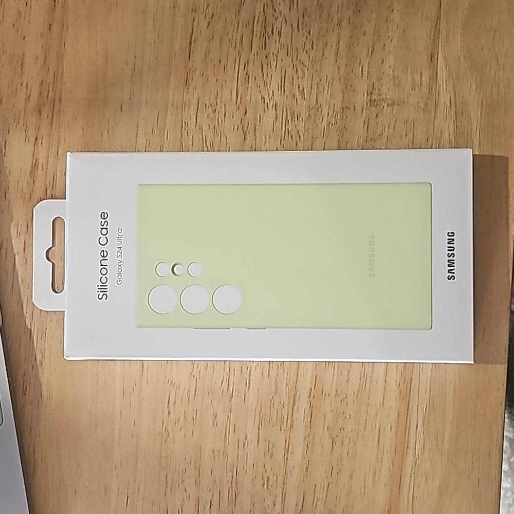 NIB Samsung S24 Ultra Silicone case